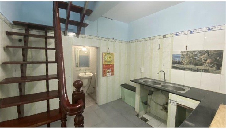 NHÀ HÓT- NGAY NGÃ TƯ 4 XÃ -  44M2 ( 4 x 11 ) - 2 TẦNG - 2PN - 2WC - CHỈ 3,7 TỶ